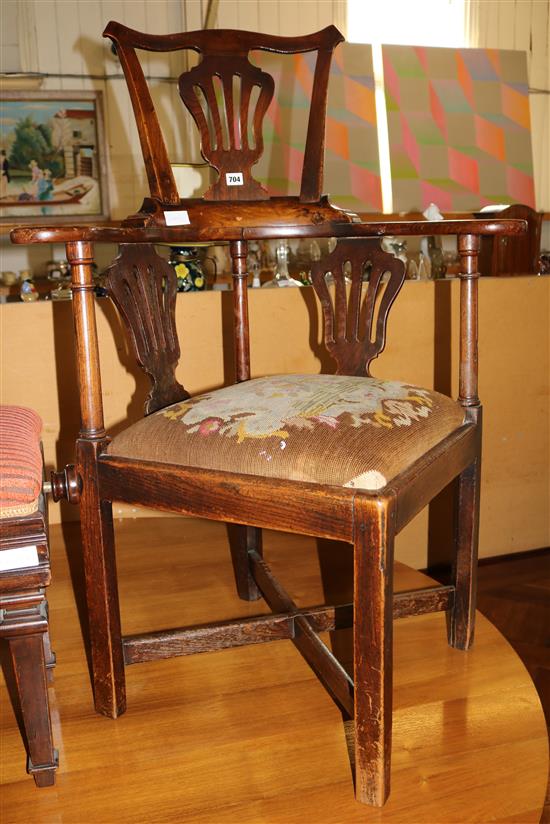Oak corner elbow chair